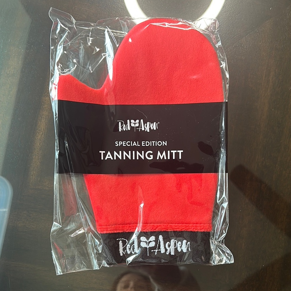Red Tanning Mitt